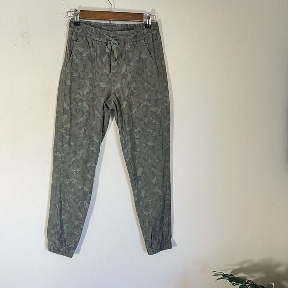 Athleta Pants Womens Size 0 Green Camo Farallon Jogger Elastic Waist Pockets - Picture 8 of 8